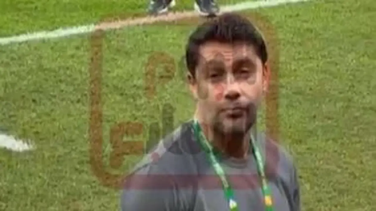 مشجعو كرة القدم يهاجمون أحمد حسن عقب خروج مصر من كأس العرب وتداعيات الهجوم على اللاعب